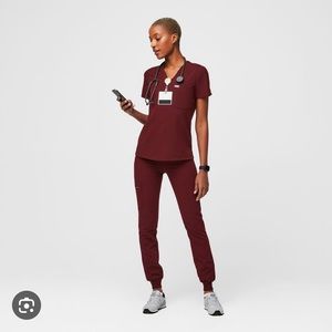 FIGS BURGUNDY SCRUB SET